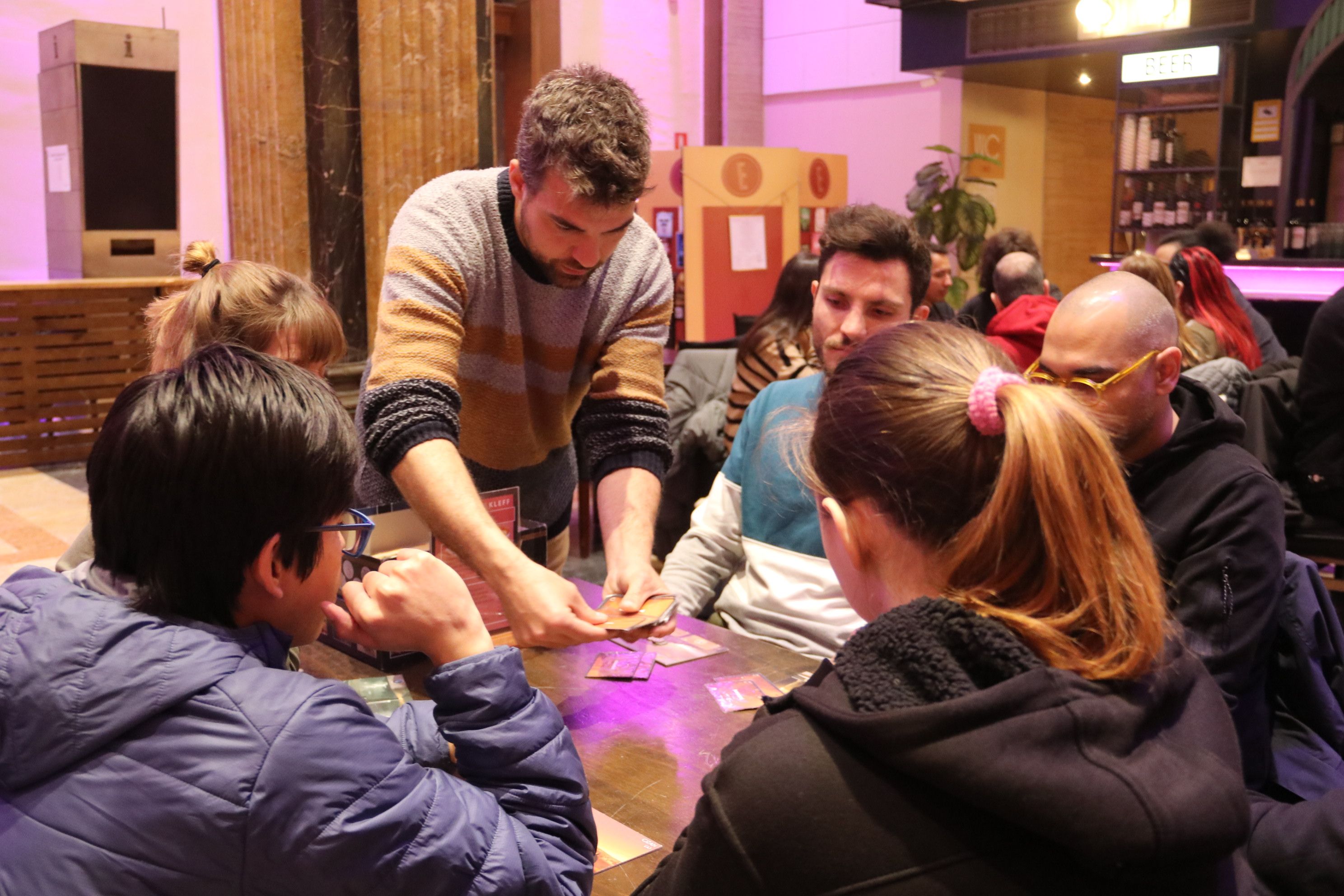 Cómo hacer amigos en Barcelona jugando a juegos de mesa